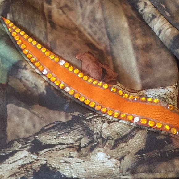 Bedazzled under armor camp sweatshirt - Picture 3 of 3